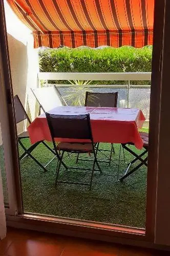 Апартаменты La Cantarelle Rez De Chaussee Бандоль