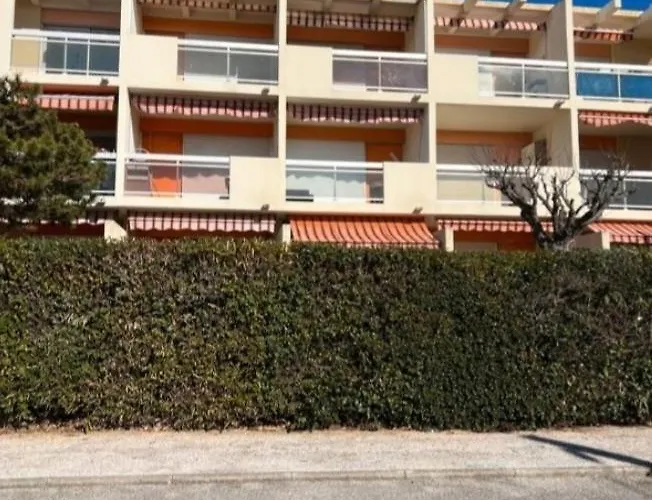 Апартаменты La Cantarelle Rez De Chaussee Бандоль